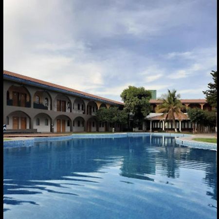 Hotel Camelinas Apatzingán de la Constitución Dış mekan fotoğraf